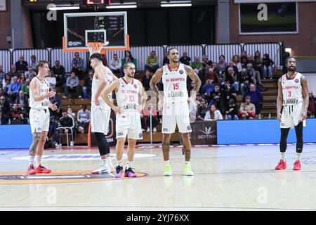 SL Benfica während Betram Derthona gegen SL Benfica, Champions League Basketballspiel in Turin, Italien, 13. November 2024 Stockfoto