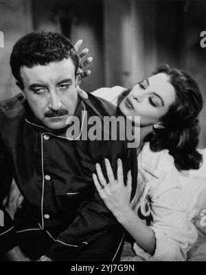 ESCENA DE LA PELICULA 'LA PANTERA ROSA' - 1963 - PETER SELLERS Y CAPUCINE - (EEUU) - C.B.FILMS. Autor: BLAKE EDWARDS. Stockfoto