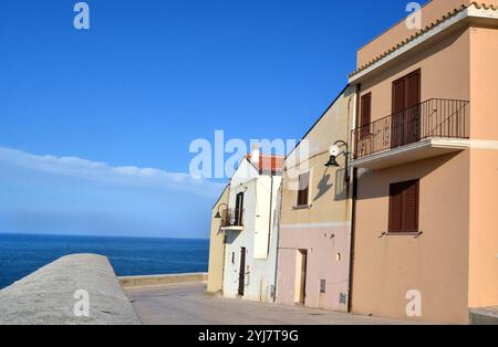 Termoli, Molise, Italien -08-29-2022-das alte Fischerdorf Stockfoto