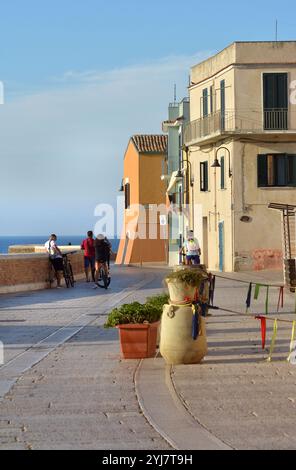 Termoli, Molise, Italien -08-29-2022-das alte Fischerdorf Stockfoto