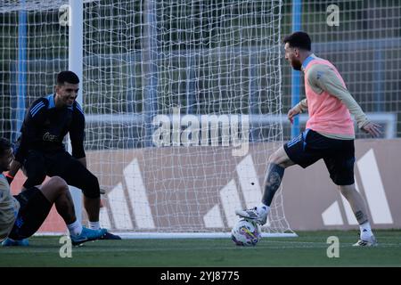 Ezeiza, Argentinien - 12. November 2024: Die argentinische Fußballnationalmannschaft hielt in ihrem Ezeiza-Komplex eine Trainingseinheit ab, in der wichtige Spieler spielten Stockfoto