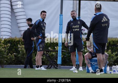 Ezeiza, Argentinien - 12. November 2024: Die argentinische Fußballnationalmannschaft hielt in ihrem Ezeiza-Komplex eine Trainingseinheit ab, in der wichtige Spieler spielten Stockfoto