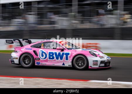 Adelaide, South Australia, Australien. November 2024. Equity-One Pro-Fahrer FABIAN COULTHARD fuhr am Donnerstag bei der VAILO Adelaide 500-Runde 2024 der Repco Supercars Championship auf dem Adelaide Street Circuit am 14. November 2024 in Adelaide, Australien mit dem Porsche Centre Melbourne Porsche 992 GT3 Cup. (Kreditbild: © James Forrester/ZUMA Press Wire) NUR REDAKTIONELLE VERWENDUNG! Nicht für kommerzielle ZWECKE!/Alamy Live News/Alamy Live News Stockfoto