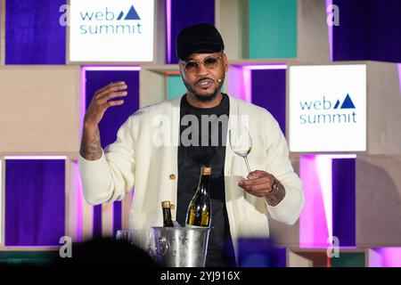 Lissabon, Portugal. November 2024. Carmelo Anthony, Unternehmer, spricht am zweiten Tag des Web Summit 2024 in Lissabon vor dem Publikum. Quelle: SOPA Images Limited/Alamy Live News Stockfoto