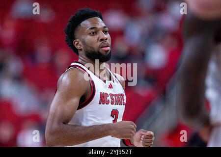 Raleigh, NC, USA. November 2024. North Carolina State Wolfpack hütet Dontrez Styles (3) in der ersten Halbzeit gegen die Coastal Carolina Chanticleers im NCAA Basketball Matchup in der PNC Arena in Raleigh, NC. (Scott Kinser/CSM). Quelle: csm/Alamy Live News Stockfoto