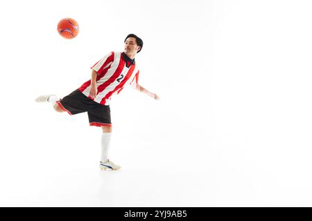 Fußballer erhält einen Pass Stockfoto