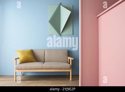 Sofa und pinkfarbene Wand vor blauer Wand und dreidimensionalen Objekten Stockfoto