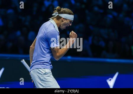 Turin, Italien. November 2024. Alexander Zverev aus Deutschland feiert während des Gruppenspiels der Männer gegen Casper Ruud aus Norwegen am vierten Tag des Nitto ATP Finals 2024 in der Inalpi Arena (Foto: Fabrizio Carabelli/SOPA Images/SIPA USA) Credit: SIPA USA/Alamy Live News Stockfoto