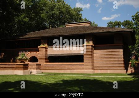 ARTE SIGLO XX. ESTADOS UNIDOS. WRIGHT, Frank Lloyd (1867-1959). Arquitecto e interiorista Estadounidense. CASA ARTHUR B. HEURTLEY (1902). Vista del Exterior. OAK PARK. Cercanías de Chicago. Estado de Illinois. Stockfoto