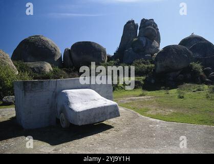 ARTE SIGLO XX. ALEMANIA. VOSTELL, Wolf (Leverkusen, 1932 - Berlín, 1998). Artista Alemán. 'VOAEX' (1976). Escultura realizada en Hormigón. MUSEO VOSTELL, situado en El Paraje denominado Los Barruecos. Cercanías de Malpartida de Cáceres. Provincia de Cáceres. Der Extremadura. España. Stockfoto