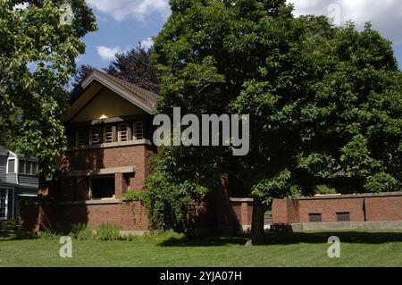 ARTE SIGLO XX. ESTADOS UNIDOS. WRIGHT, Frank Lloyd (1867-1959). Arquitecto e interiorista Estadounidense. CASA PETER A. BEACHY (1906). Vista del Exterior. OAK PARK. Cercanías de Chicago. Estado de Illinois. Stockfoto