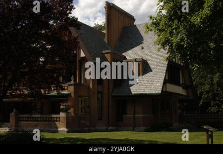 ARTE SIGLO XX. ESTADOS UNIDOS. WRIGHT, Frank Lloyd (1867-1959). Arquitecto e interiorista Estadounidense. CASA NATHAN G. MOORE. Construída en 1895 y reformada De 1923. Vista del Exterior. OAK PARK. Cercanías de Chicago. Estado de Illinois. Stockfoto