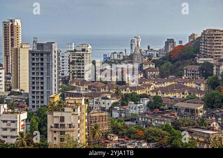 05 31 2005Babulnath-Tempel an der Skyline von Mumbai zeigt neue Hochhäuser in der Stadt Mumbai Maharashtra Indien Asien. Stockfoto
