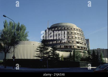 EXTERIEUR DEL TRIBUNAL CONSTITUCIONAL - FOTO AÑOS 80. AUTOR: ANTONIO BONET CASTELLANA (1913-1989). Ort: TRIBUNAL CONSTITUCIONAL. MADRID. SPANIEN. Stockfoto