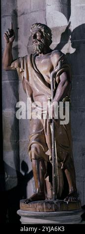 TALLA DE MADERA DEL APOSTOL SANTIAGO - SIGLO XX. AUTOR: ENRIQUE PEREZ COMENDADOR (1900-1981). Lage: KATHEDRALE. Bilbao. Biscaya. SPANIEN. JAMES DER GRÖSSERE. APOSTOL SANTIAGO PEREGRINO. Apóstol Santiago el Mayor. Stockfoto