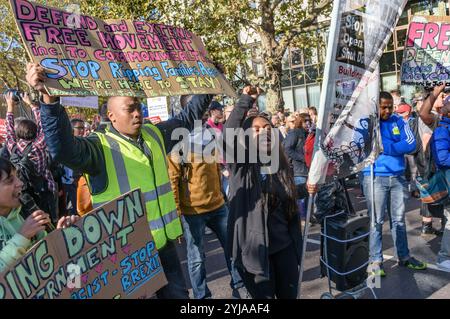 London, Großbritannien. Oktober 2018. Bewegung für Gerechtigkeit protestierte gegen Piccadilly vor dem Volkswahlmarsch und forderte ein Ende des Brexits, den sie rassistisch sind. Sie wollen ein Ende der Sündenbock von Einwanderern und fordern ein Ende der feindlichen Umwelt, die Familien zerreißt, sowie eine Amnestie für alle Anwesenden und eine Ausweitung der Bewegungsfreiheit auf den Commonwealth. Sie standen an der Front von mehr als tausend Demonstranten, die auf der Straße vor dem, was die Organisatoren als Hauptbanner für den marsch geplant hatten, waren und kurz zuvor abzogen Stockfoto