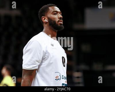 Oldenburg, 20. November 2019: Basketballspieler Rashard Kelly wenige Minuten vor dem Spiel Stockfoto