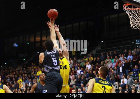 Oldenburg, 20. November 2019: Basketballspieler in Aciont während des Spiels EWE Baskets Oldenburg gegen Basket Trento in der Kleinen EWE Arena. Stockfoto