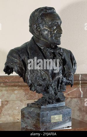 BUSTO DE PRAXEDES MATEO SAGASTA Y ESCOLAR EN BRONCE - 1902 - SITUADO EN EL PASILLO DEL ORDEN DEL DIA. Verfasser: MARIANO BENLLIURE. ORT: CONGRESO DE LOS DIPUTADOS-ESCULTURA. MADRID. SPANIEN. Stockfoto