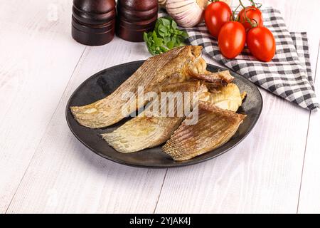 Gebackene Stachelrochen mit Öl und Gewürzen Stockfoto