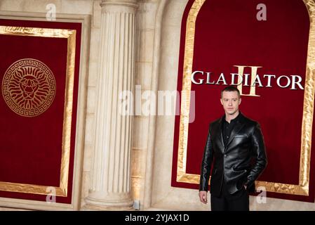 London, Großbritannien. November 2024. Joseph Quinn nimmt an Gladiator II der Royal Film Performance und Global Premiere am Leicester Square Teil. „Gladiator II“ die königliche Filmvorstellung und globale Premiere – VIP-Ankunftsgutschein: SOPA Images Limited/Alamy Live News Stockfoto