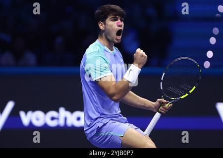 Turin, Italien. November 2024. Carlos Alcaraz aus Spanien feiert das Round-Robin-Einzelspiel zwischen Carlos Alcaraz aus Spanien und Andrey Rublev aus Russland am vierten Tag des Nitto ATP World Tour Finals. Quelle: Marco Canoniero/Alamy Live News Stockfoto