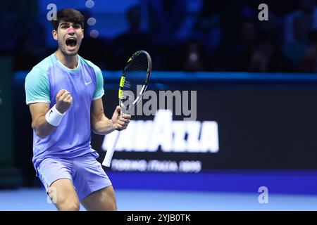 Turin, Italien. November 2024. Carlos Alcaraz aus Spanien feiert das Round-Robin-Einzelspiel zwischen Carlos Alcaraz aus Spanien und Andrey Rublev aus Russland am vierten Tag des Nitto ATP World Tour Finals. Quelle: Marco Canoniero/Alamy Live News Stockfoto