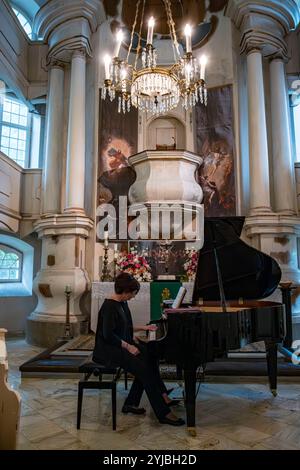 20. Weber-Festival Pokoj, Woiwodschaft Opole, Polen Klavierkonzert des Ravel Klavierduos am 9. Juni 2023 in der Sophienkirche von Pokoj/Bad Carlsruhe, Woiwodschaft Opole, Polen, im Rahmen des 20. Musikfestivals der historischen Parkanlagen und Gärten zu Ehren von Carl Maria von Weber vom 8. 10. Juni 2023 nur zur redaktionellen Verwendung. Stockfoto