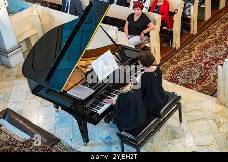 20. Weber-Festival Pokoj, Woiwodschaft Opole, Polen Klavierkonzert des Ravel Klavierduos am 9. Juni 2023 in der Sophienkirche von Pokoj/Bad Carlsruhe, Woiwodschaft Opole, Polen, im Rahmen des 20. Musikfestivals der historischen Parkanlagen und Gärten zu Ehren von Carl Maria von Weber vom 8. 10. Juni 2023 nur zur redaktionellen Verwendung. Stockfoto