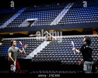 Rotterdam, Niederlande. November 2024. Künstler während einer Probe der neuen Show des Cirque du Soleil. Der internationale Zirkus bereitet sich auf sieben Shows in Ahoy vor. ANP SEM VAN DER WAL niederlande Out - belgien Out/Alamy Live News Stockfoto