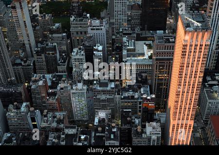 New York City Wolkenkratzer beleuchtet von Sunset Glow Stockfoto