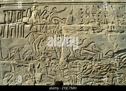 Entlastung der Schlacht von Kadesch, die Armee des Pharao Ramses II. die Bekämpfung der Hethiter Feind des Königs Muwatallis 1294 BC. Karnak Luxor Ägypten. Stockfoto