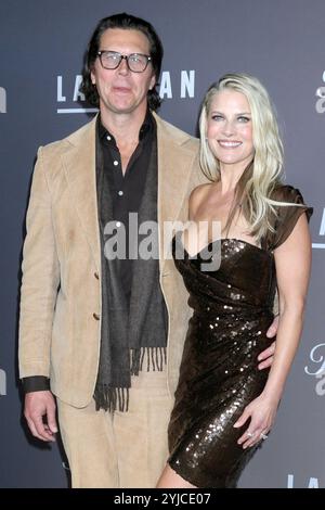 Los Angeles, USA. November 2024. LOS ANGELES – 12. November: Hayes MacArthur, Ali Larter bei der Landmark Paramount Series Premiere am Paramount Theater am 12. November 2024 in Los Angeles, KALIFORNIEN (Foto: Katrina Jordan/SIPA USA) Credit: SIPA USA/Alamy Live News Stockfoto