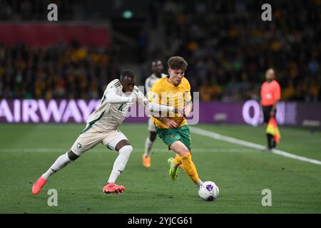 MELBOURNE, AUSTRALIEN. November 2024. Im Bild: Saud Abdulhamid aus Saudi-Arabien tritt Jordy Bos in der dritten Runde der AFC-Weltmeisterschaft der Gruppe C Australien gegen Saudi-Arabien in Melbourne im Rectangular Stadium im AAMI Park am 14. November 2024 an. Quelle: Karl Phillipson/Alamy Live News Stockfoto