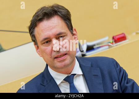 Staatsminister Georg Eisenreich. 33. Plenarsitzung des Bayerischen Landtags. Der bayerische Justizminister Georg Eisenreich, CSU, bei seiner Rede. München Bayern Deutschland *** Staatsminister Georg Eisenreich 33 Plenarsitzung des Bayerischen Landtags Bayerischer Justizminister Georg Eisenreich, CSU, während seiner Rede München Bayern Deutschland Copyright: XRolfxPossx Stockfoto
