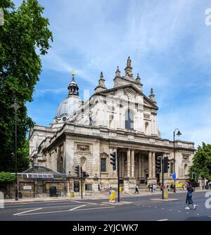 London - 06 16 2022: Blick auf die Brompton Oratory Catholic Church auf der Brompton Road Stockfoto