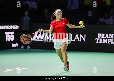 Malaga, Malaga, Spanien. November 2024. NAO Hibino aus Japan, kehrt mit Vorhand während des Billie Jean King Cup Finals 2024 zurück – Womens Tennis (Bild: © Mathias Schulz/ZUMA Press Wire) NUR REDAKTIONELLE VERWENDUNG! Nicht für kommerzielle ZWECKE!/Alamy Live News Stockfoto