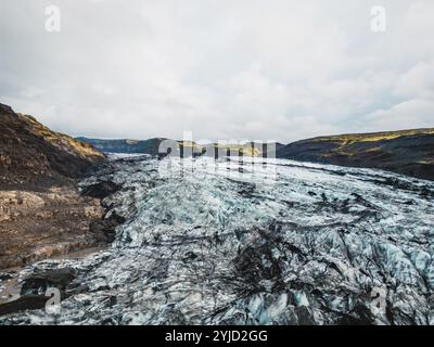 Skaftafell-Gletscher, Vatnajokull-Nationalpark in Island. Herbstzeit in Island, Schmelzwasser vom Gletscher. Gletscherland. Stockfoto