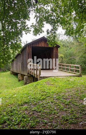 Meadville, Missouri - die Locust Creek Covered Bridge, eine historische Stätte des Bundesstaates. Die Brücke wurde 1868 gebaut. Sie beförderte Fahrzeuge auf der Missouri Route 8, A Stockfoto
