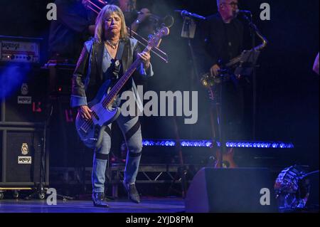London, Großbritannien. November 2024. Suzi Quatro tritt live im Londoner Palladium auf. (Foto: Robin Pope/NurPhoto) Credit: NurPhoto SRL/Alamy Live News Stockfoto