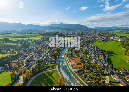 Herbstlicher Ausblick ins Ostrachtal bei Sonthofen im Oberallgäu Idyllischer Oktobernachmittag im Allgäu zwischen Sonthofen und *** herbstlicher Blick auf t Stockfoto