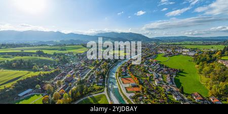 Herbstlicher Ausblick ins Ostrachtal bei Sonthofen im Oberallgäu Idyllischer Oktobernachmittag im Allgäu zwischen Sonthofen und *** herbstlicher Blick auf t Stockfoto