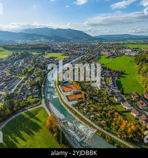 Herbstlicher Ausblick ins Ostrachtal bei Sonthofen im Oberallgäu Idyllischer Oktobernachmittag im Allgäu zwischen Sonthofen und *** herbstlicher Blick auf t Stockfoto