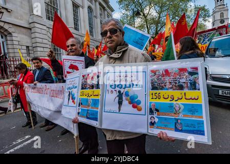 Eine Kundgebung am Trafalgar Square, an der viele aus Londons internationalen und Migrantengemeinden teilnehmen, feiert den Internationalen Arbeitstag. Einige hielten Fahnen und Banner auf dem Sockel der Nelsons Säule, während andere den Reden einer Reihe von Gewerkschaftern und Aktivisten lauschten und ein kurzes Schweigen zum Gedenken an Mehmet Aksoy einbrachten, der in Syrien während der Dreharbeiten mit kurdischen Kämpfern getötet wurde und bei früheren Ereignissen für die Kurden gesprochen hatte. Am Ende der Kundgebung gab es eine Rede von Brixton ritzy Gewerkschafterin Kelly Rogers, die von Picturehouse und den verschiedenen prekären Arbeitern zum Opfer fiel Stockfoto