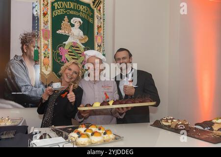 Fernseh-Moderatorin Victoria Herrmann li. Und ihr Ehemann David Böthig Re. Bwährend der After Show Party der 16. HOPE Gala im Schauspielhaus Dresden. *** Fernsehmoderatorin Victoria Herrmann links und ihr Mann David Böthig rechts während der After Show Party der 16 HOPE Gala im Schauspielhaus Dresden Stockfoto