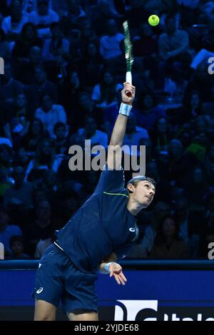 Alex de Minaur (aus) im Kampf gegen Taylor Fritz (USA) am 5. Tag des Nitto ATP Finals 2024 in der Inalpi Arena am 14. November 2024 in Turin, Italien. Stockfoto