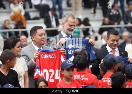 CUENCA XXIX IBEROAMERICAN SUMMIT FUSSBALLSCHULE Cuenca, Ecuador 14. November 2024 heute Morgen im La Gloria Sports Complex außerhalb der Stadt Cuenca fand die Einweihung der JBG Junta de Beneficiencia de Guayaquil Fußballschule in Cuenca statt, der König von Spanien Felipe VI. Zusammen mit dem Bürgermeister Cristhian Zamora, Juan Javier Cordobez und der Präsident von Atletico de Madrid Enrique Cerezo waren Zeugen einer großen Anzahl von Kindern und Jugendlichen, die in der Fußballschule Foto Boris Romoleroux API SOI CUENCA XXIXCUMBREIBEROAMERICANA ESCUELAFUTBOL 5e6b8ded87e5321b60b52252f56e9 sein werden Stockfoto