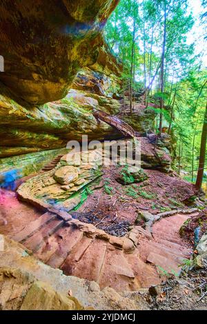 Hocking Hills Rocky Steps und Bridge Path Blick auf Augenhöhe Stockfoto