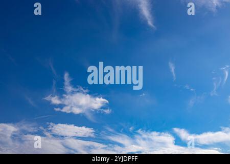 Verschiedene Wolkenphasen mit Kanon R und Kanon rf 35mm 1,8 stm Makro auf der Insel Kos in griechenland im Garten des Hippokratischen Instituts aufgenommen. Stockfoto