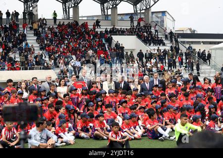 CUENCA XXIX IBEROAMERICAN SUMMIT FUSSBALLSCHULE Cuenca, Ecuador 14. November 2024 heute Morgen im La Gloria Sports Complex außerhalb der Stadt Cuenca fand die Einweihung der JBG Junta de Beneficiencia de Guayaquil Fußballschule in Cuenca statt, der König von Spanien Felipe VI. Zusammen mit dem Bürgermeister Cristhian Zamora, Juan Javier Cordobez und der Präsident von Atletico de Madrid Enrique Cerezo waren Zeugen einer großen Anzahl von Kindern und Jugendlichen, die auf dem Foto der Fußballschule Boris Romoleroux API SOI CUENCA XXIXCUMBREIBEROAMERICANA ESCUELAFUTBOL db48e5685c271309056e750dd92a sein werden Stockfoto